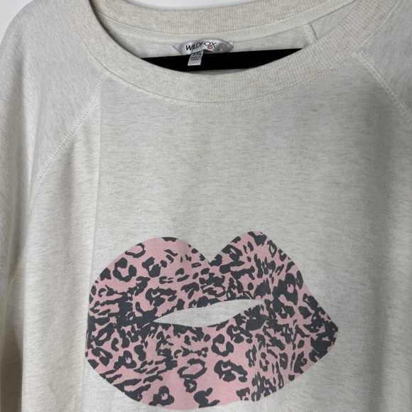 Wildfox Cream Sweatshirt with Pink Leopard Lips XXL - Picture 3 of 5